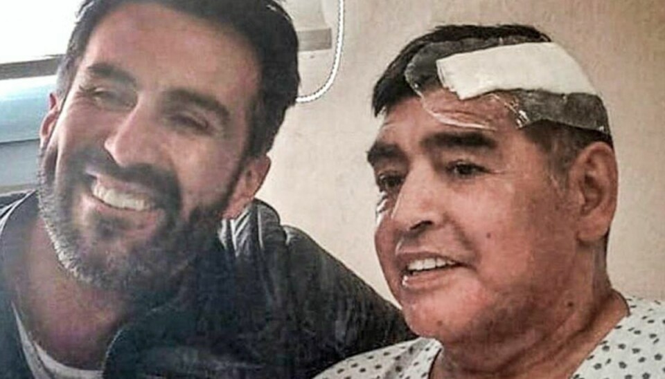 Lægen Leopoldo Luque sammen med Diego Maradona få dage før fodbold ikonet døde. Foto: doctor.luque/instagram Lægen Leopoldo Luque sammen med Diego Maradona få dage før fodbold ikonet døde. Foto: doctor.luque/instagram