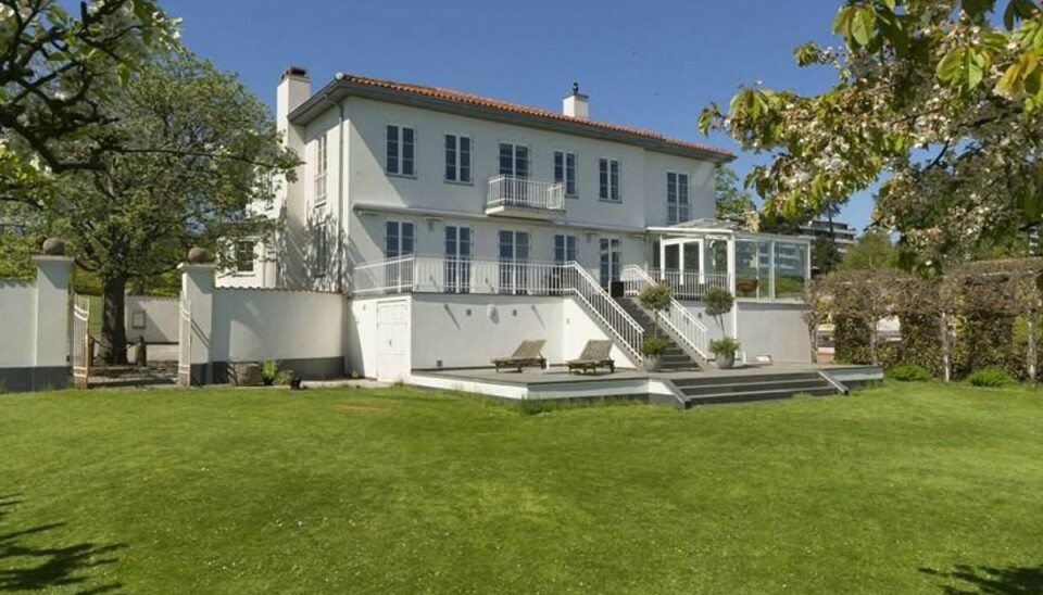Huse i prins Joachim-enklave koster mindst fem mio. kr. Dette hus i Skodsborg er i øjeblikket til salg. Pris: 43 millioner kroner. Foto: Home.