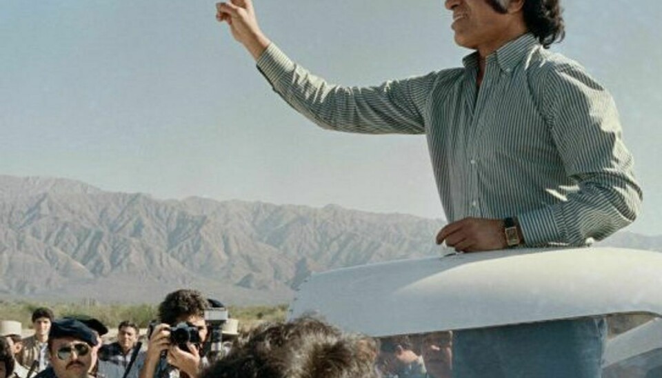Carlos Menem under valgkampen i 1989, hvor han endte med at blive valgt som Argentinas præsident. Han døde søndag i Buenos Aires i en alder af 90 år. Foto: Jorge Duran/AFP