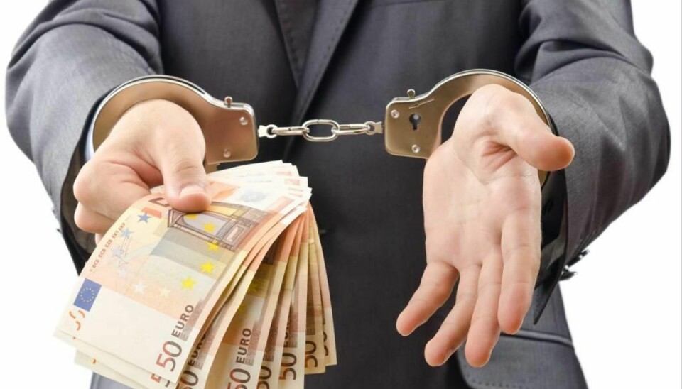 Nu kommer fogeden og banker på din dør Arkivfoto: Colourbox.