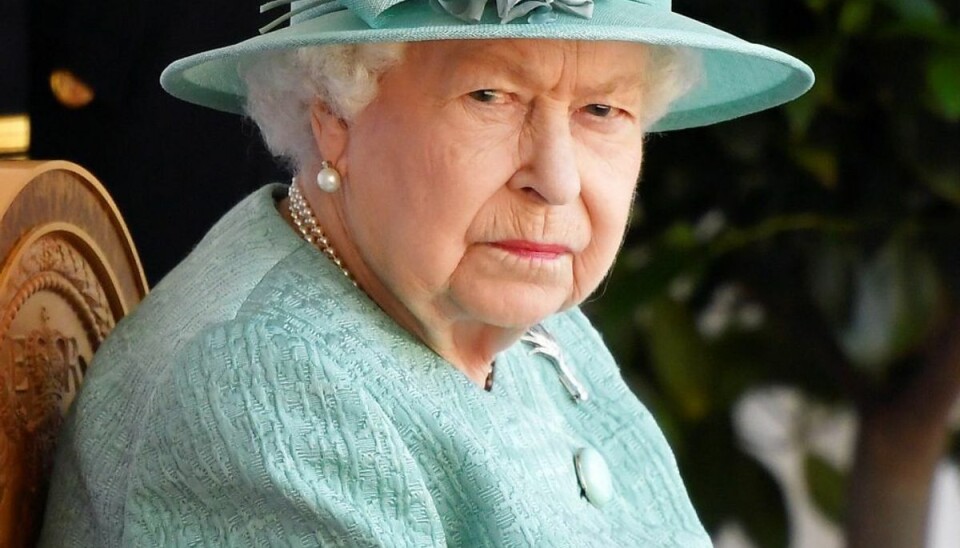 Problemerne tårner sig op for Elizabeth