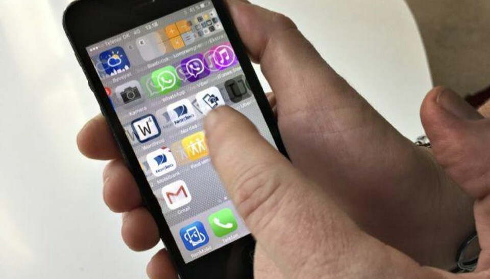 Sms og Facebook: Stalkere har fået mange platforme Stalkere har fået flere platforme at stalke fra, blandt andet kan de chikanere på ofrenes mobiltelefoner og profiler på sociale medier. Foto: /Scanpix