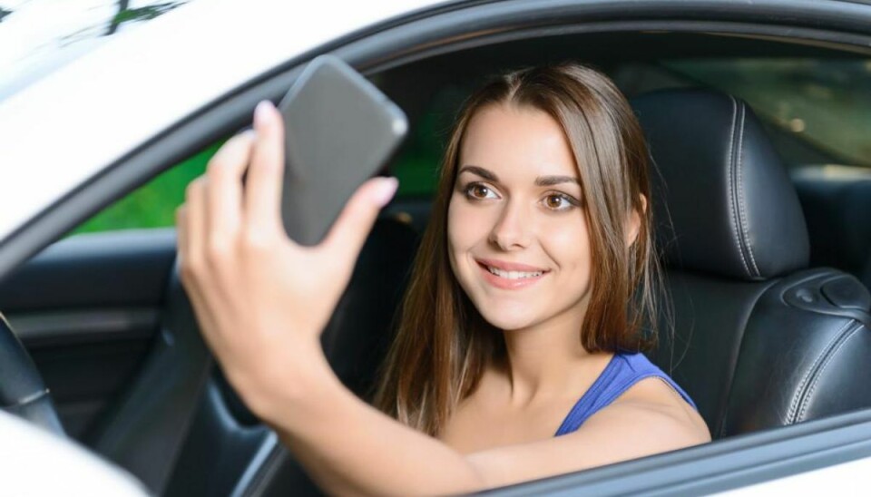 Hver fjerde tager selfie bag rattet Hver fjerde unge har taget en selfie bag rattet – det vil Ford gerne lave om på. Foto: Iris/Scanpix