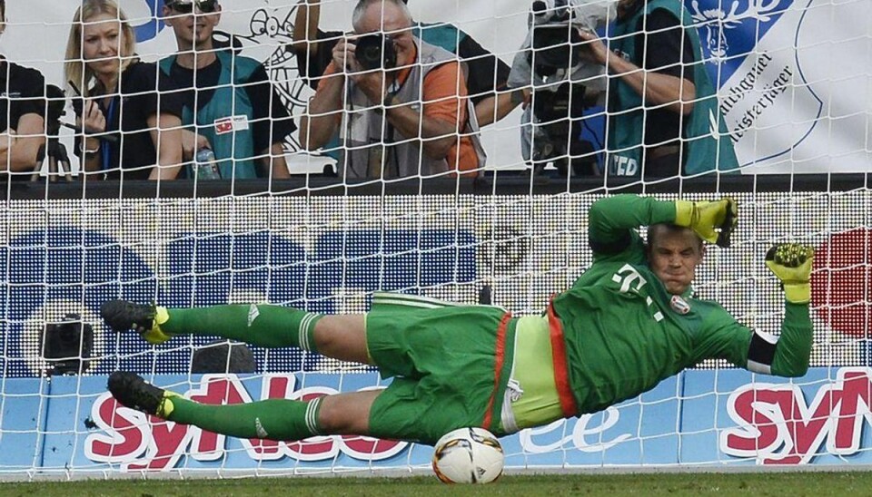 Bayern vinder trods indkasseret mål efter ni sekunder Bayern Münchens målmand, Manuel Neuer, redder et straffespark. Foto: THOMAS KIENZLE/Scanpix.