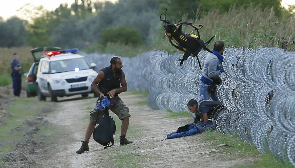 Ungarn overvejer at sætte militæret ind mod flygtninge Ungarn har i de seneste dage oplevet en stor mængde flygtninge, der forsøger at krydse grænsen ind til landet fra Serbien. Foto: Laszlo Balogh/Scanpix