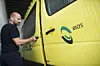 1 september overtager selskabet Bios en stor del af ambulance kørslen i Region Syddanmark.De vandt licitationen over Falck. Før opstarten 1 september har der været en del problemer med ansættelse af nok reddere til at udfører opgaven – og alle venter spændt på om det nye selskab magter opgaven. Her er man ved at gøre klar til start dagen før på den nye Bios station i Esbjerg. Her redder Jacob Kaltoft, der er igang med klargøring af ambulancer. Foto: Claus Fisker/Scanpix
