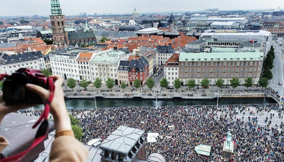 30.000 demonstrerer for at give flygtninge varm velkomst Københavnere viser deres støtte til flygtninge og migranter i dag. Foto: Scanpix.