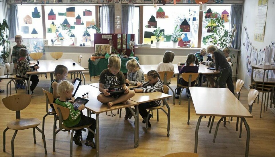 RB Plus. Hver anden kommune vil spare pædagoger væk.Mens skolerne kæmper med skolereform og inklusion, så lægger halvdelen af dem samtidig op til at fyre pædagoger, der skulle hjælpe reformen på vej.Se RB 09.34 RB PLUS Skolereformen har tyndet ud i SFO-børnene. Mange forældre fravælger pasning efter skoletid, efter at skoledagen er blevet længere. ARKIVFOTO: Bækkegårdsskolens SFO, hvor børnene har deres skole-iPads med. (Foto: Jonas Skovbjerg Fogh/Scanpix 2015)