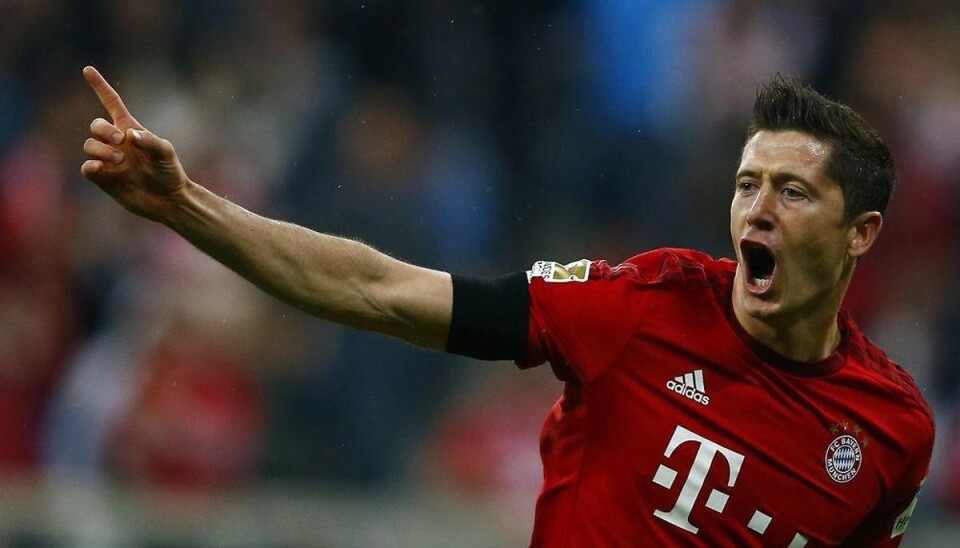 Lewandowski scorer fem gange og sænker Wolfsburg Robert Lewandowski. Foto: Michael Dalder/Scanpix.