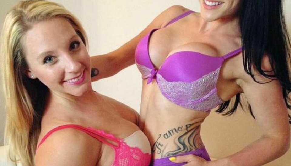 Kristin Sundman (tv.) blev suspenderet fra sit job som lærerinde, fordi hun bijobbede som porno-model. Foto: Twitter