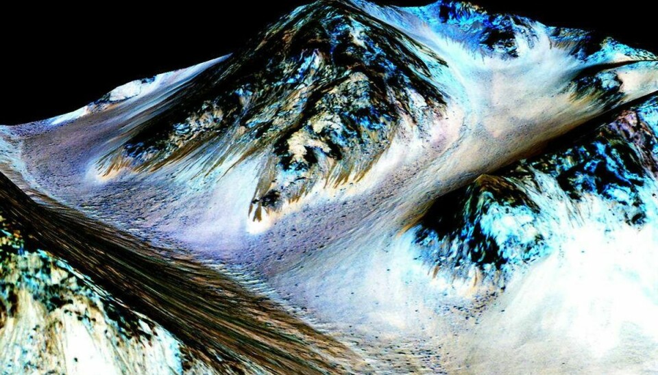 Den amerikanske rumadministration, NASA, slår mandag fast, at der højst sandsynligt findes vand på Mars. Foto: NAsa/Scanpix.