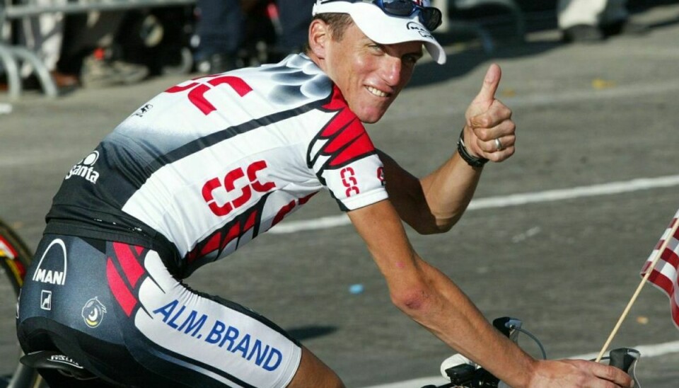 Folk beundrede Tyler Hamilton for at gennemføre Tour de France i 2013 med et brækket kraveben. Men stjernen var dopet. Foto: Vincent Kessler/Scanpix