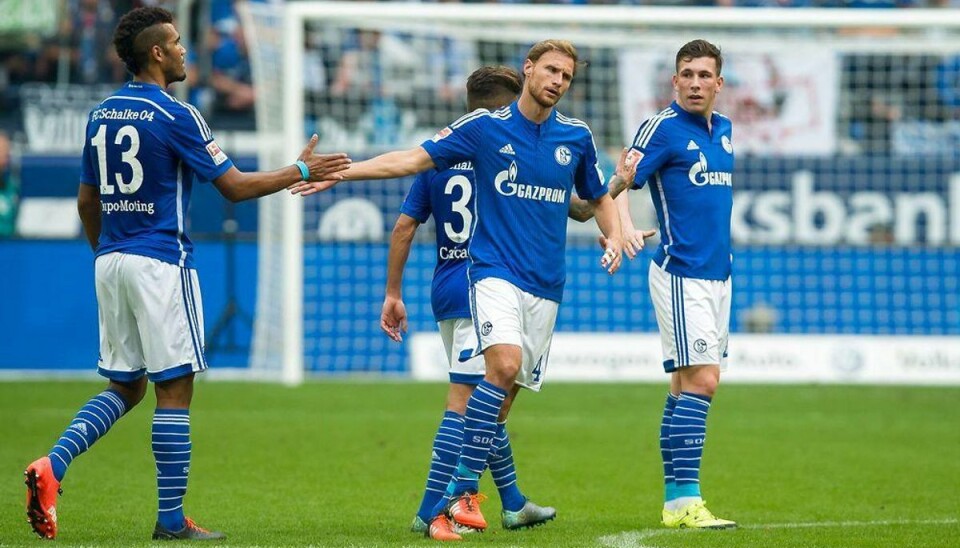 Højbjerg har problemer med spillet Pierre-Emile Hoejbjerg kæmper med spilletiden i Schalke 04. Her ses han dog på banen (th.). Foto: GUIDO KIRCHNER/Scanpix