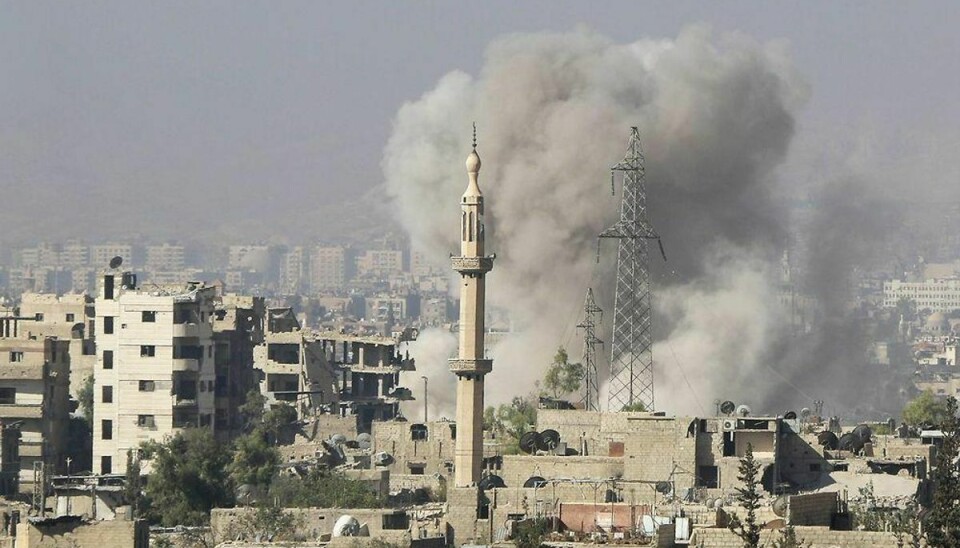 Flere steder i det krigshærgede Syrien står det slemt til, men FNs vicegeneralsekretær vurderer, at der nogle steder kan indføres våbenhvile. Foto: Scanpix