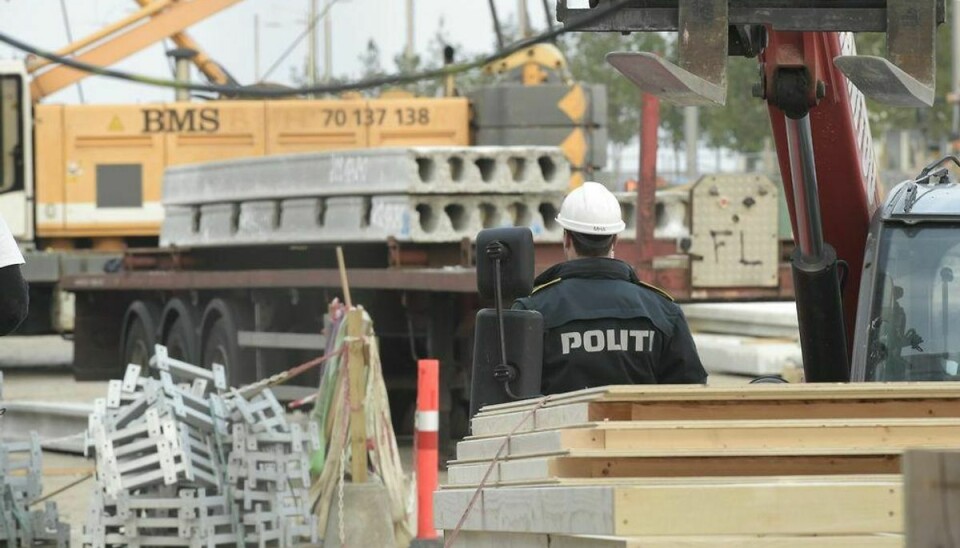 Politiet arbejder på byggepladsen på Aarhus Havn, hvor en arbejder fik et betondæk ned over sig og blev alvorligt kvæstet. Foto: Axel Schutt/Scanpix