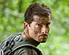 Bear Grylls er atter kommet i kamp. Denne gang med ord, papir og pen. Foto: Facebook.