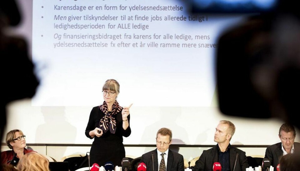 A-kasser kræver klausul om udfaldne i dagpengesystem Pressemøde om dagpengekommissionen med professor Nina Smith som formand afrapporterer sit arbejde og præsentere anbefalinger til dagpengesystemet. Foto: Linda Kastrup/Scanpix.