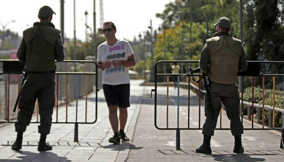 Israelsk politi vogter en grænsepost i Jerusalem. Foto: THOMAS COEX/Scanpix