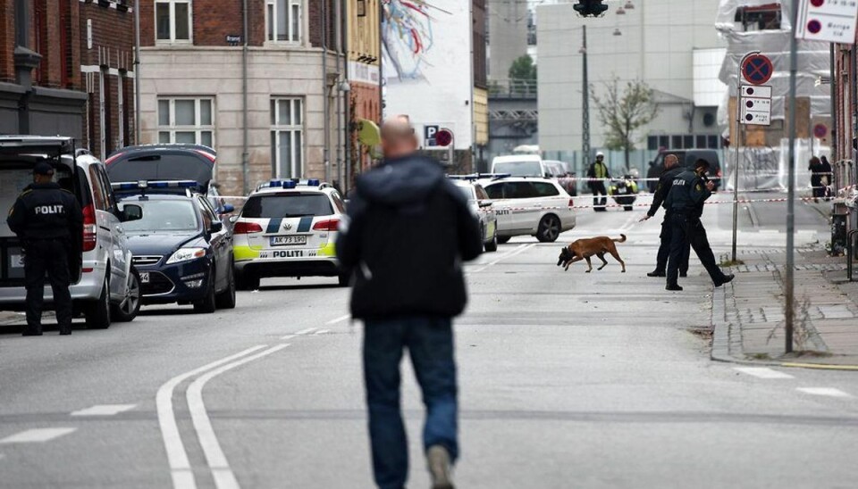 29-årig anholdt efter skud ved optog Muslimer vandrede lørdag eftermiddag gennem hovedstaden, hvor de markerede Imam Husseins dødsdag. Optoget blev opløst ved Nørrebro Station efter der var affyret skud i luften. Ingen blev ramt. (Foto: Linda Kastrup/Scanpix 2015)