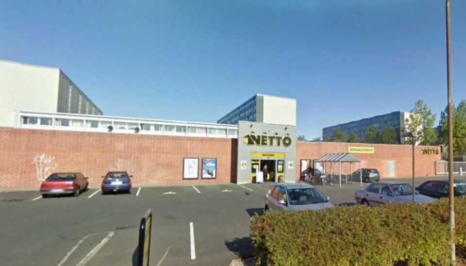 Supermarked tager kampen op i ghetto Ghetto-Netto blev Netto på Ryhavevej i Aarhus kaldt i folkemunde. Nu er den lukket fpå grund af for mange tyverier. Kiwi tror på, det nok skal lade sig gøre at drive forretning her. Til december åbner kæden i Nettos gamle lokaler. Foto: Google Streetview