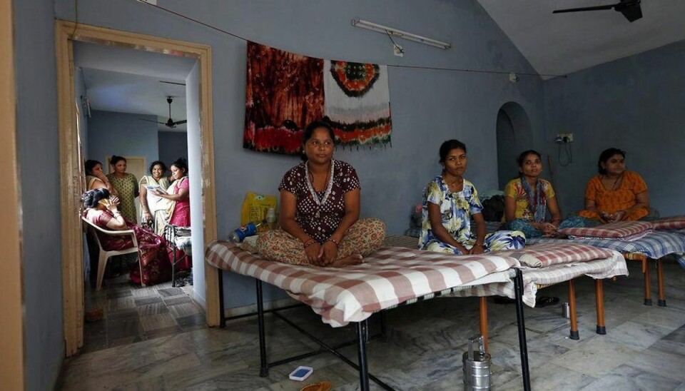 Indien lukker “babyfabrik”: Slut med rugemødre Indiske rugemødre ses her på et særligt hjem for rugemødre. Foto: Mansi Thapliyal/Scanpix