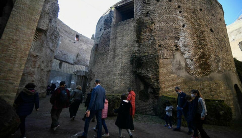 Folk besøger kejser Augustus’ mausoleum denne uge i Rom. Foto: Filippo Monteforte/AFP