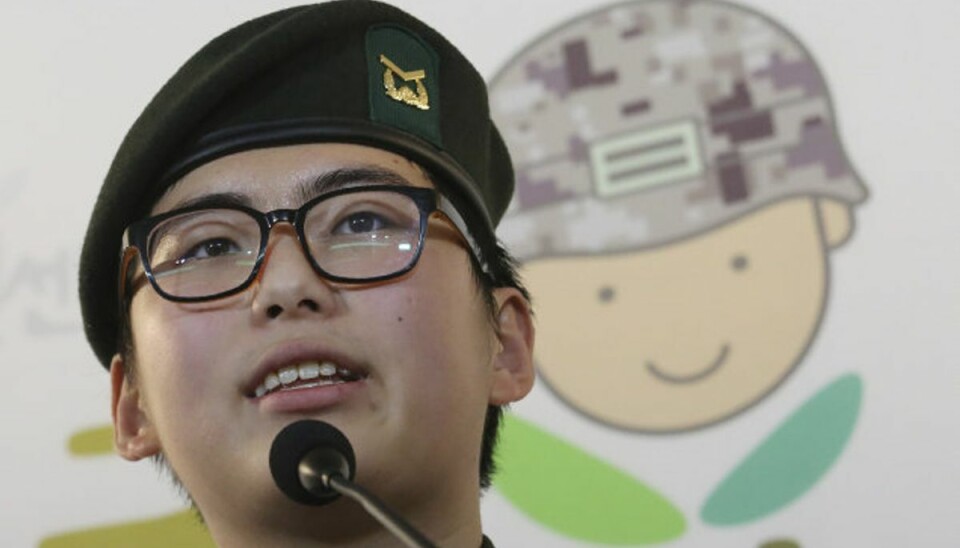 Transkønnet soldats død vækker harme – Jeg er soldat i republikken Korea, sagde Byun Hee-soo, da hun sidste år holdt opsigtsvækkende pressemøder i protest mod at være afskediget fra hæren efter en kønsskifteoperation. Hun er nu blevet fundet død. Foto: Ahn Young-Joon/Scanpix