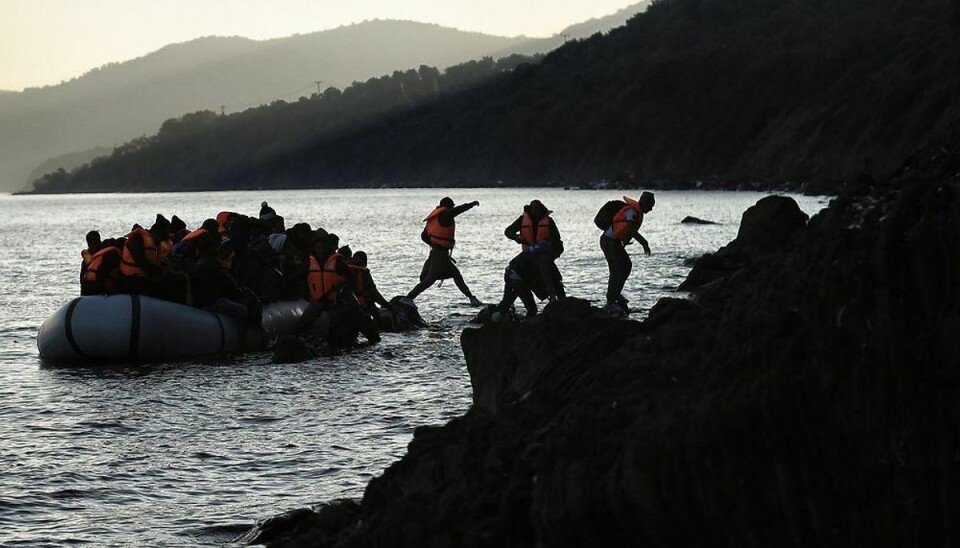 Over 300 flygtninge fundet i yatch ved Lesbos Foto: ARIS MESSINIS/Scanpix.