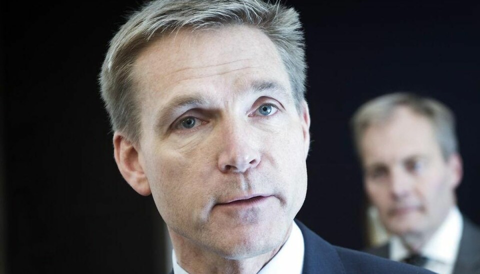 DF: Endelig træder Lars Løkke i karakter I dag begynder finanslovsforhandlingerne med finansminister Claus Hjort-Frederiksen i spidsen. 08.00, Dansk Folkeparti. Dansk Folkepartis formand, Kristian Thulesen Dahl, i baggrunden, Peter Skaarup . Foto: Jens Nørgaard Larsen/Scanpix
