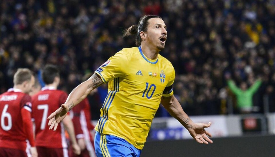 Zlatan Ibrahimovic jubler efter scoringen på straffespark. Foto: Marcus Ericsson/Scanpix.