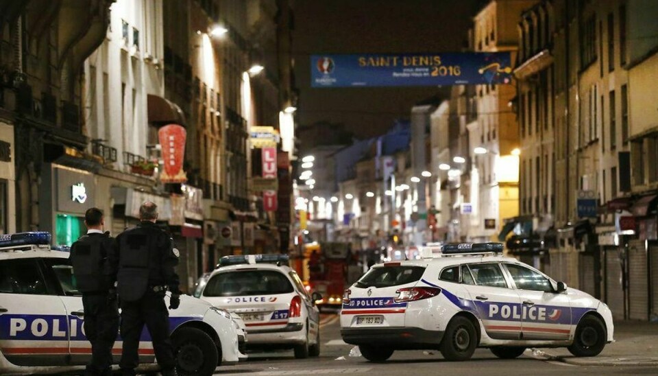 Mindst to personer meldes dræbt i skyderier i en forstad til paris. Foto: BENOIT TESSIER/Scanpix.