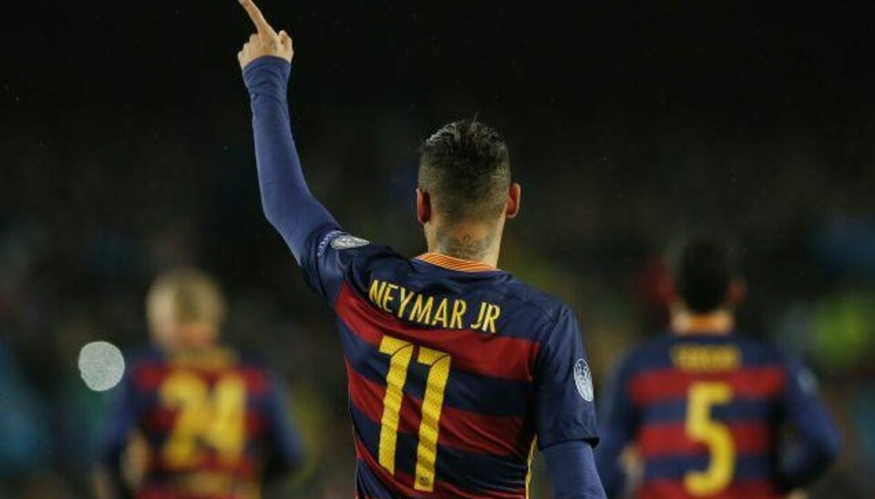 Barcelonas gyldne trio dukker velspillende Arsenal Neymar jubler efter at have bragt Barcelona foran med 1-0 i hjemmekampen mod Arsenal. Foto: Albert Gea/Reuters