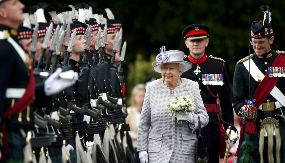 Dronning Elizabeth besøger årligt Holyrood Palace i forbindelse med Holyrood Week. Foto: Scanpix