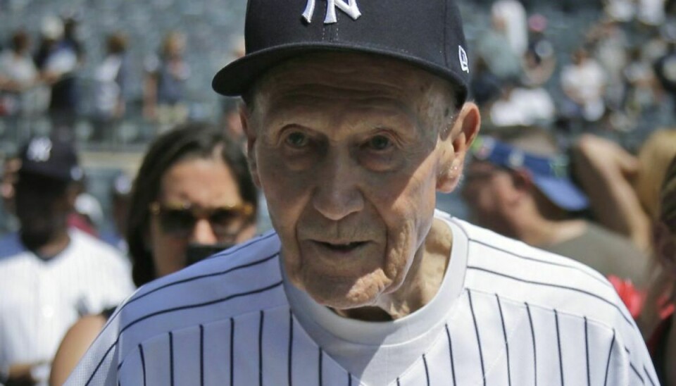 Den legendariske York Yankees baseball spiller Bobby Brown er død. Han blev 96 år gammel. Foto: Scanpix/AP Photo/Seth Wenig, File