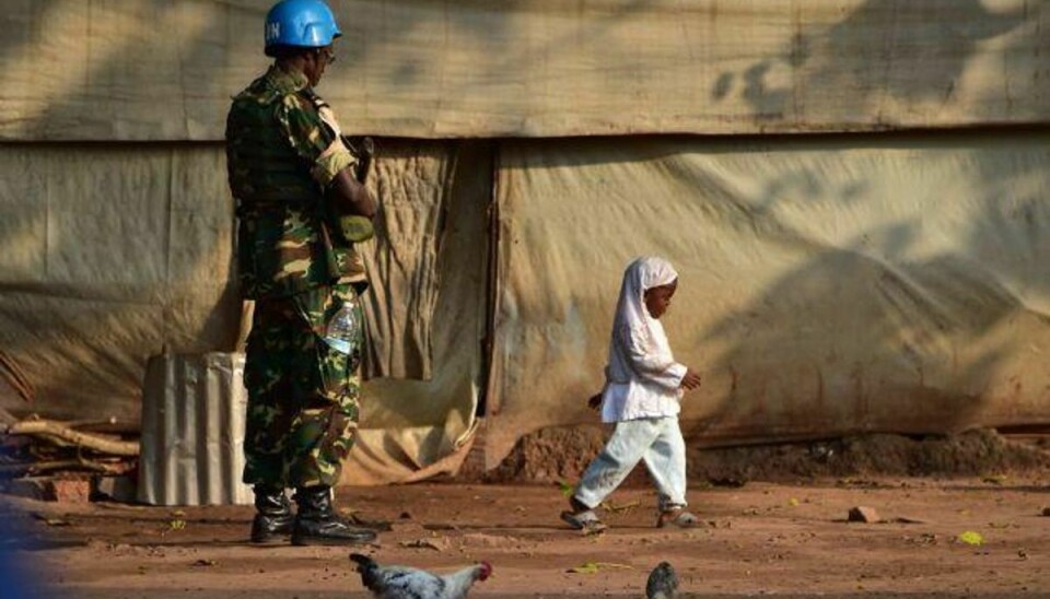 Soldater i FN’s fredsbevarende Minusca-styrke, som har i alt 12.000 soldater i Den Centralafrikanske Republik, er flere gange tidligere blevet beskyldt for seksuelle overgreb. Det fik sidste år FN’s generalsekretær, Ban Ki-moon, til at fyre chefen for missionen og advare om, at hele enheder kan blive sendt hjem, hvis skandalerne om sexovergreb fortsætter. Foto: Giuseppe Cacace/AFP