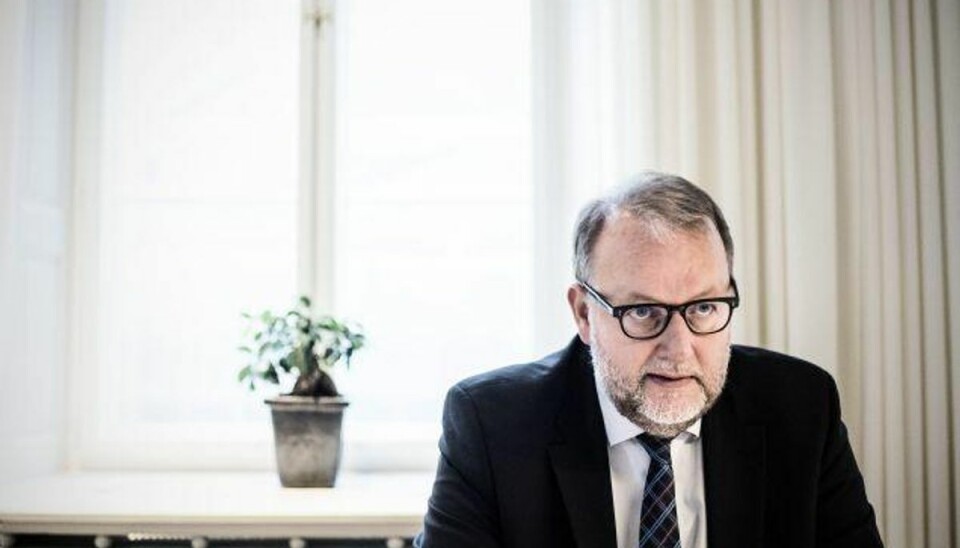 Minister bremser tilskud til hulmurisolering efter fusk Energi-, forsynings- og klimaminister Lars Christian Lilleholt (V) suspenderer muligheden for at få tilskud til at få sit hus hulmurisoleret. Det sker, efter en kontrol har afsløret omfattende fejl i ordningen. Arkivfoto. Foto: Sophia Juliane Lydolph/Scanpix