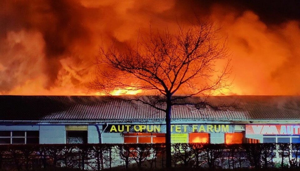 Stod i flammer i timevis