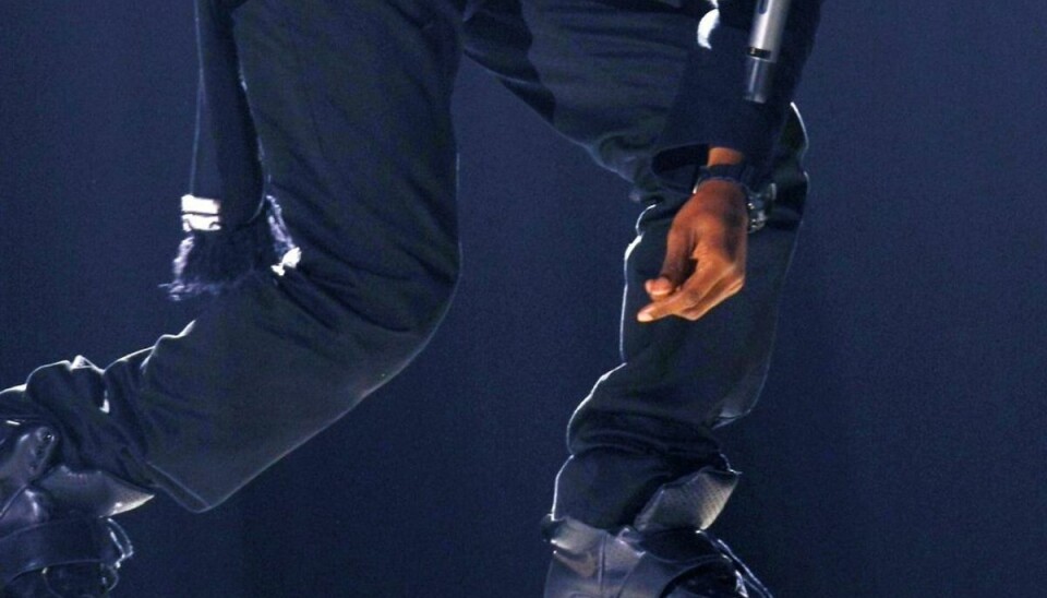 Den nederste halvdel af Kanye West iført de famøse Nike Air Yeezy 1 sneakers ved Grammy iddelingen i Los Angeles i 2008. Foto: REUTERS/Mike Blake Den nederste halvdel af Kanye West iført de famøse Nike Air Yeezy 1 sneakers ved Grammy iddelingen i Los Angeles i 2008. Foto: REUTERS/Mike Blake