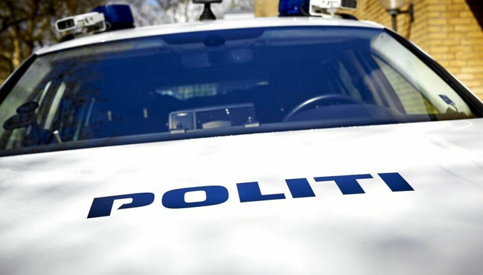 En spritbilist kørte ind i en politibil, da han forsøgte at flygte fra stedet. Foto: Jakob Eskildsen/Ritzau Scanpix