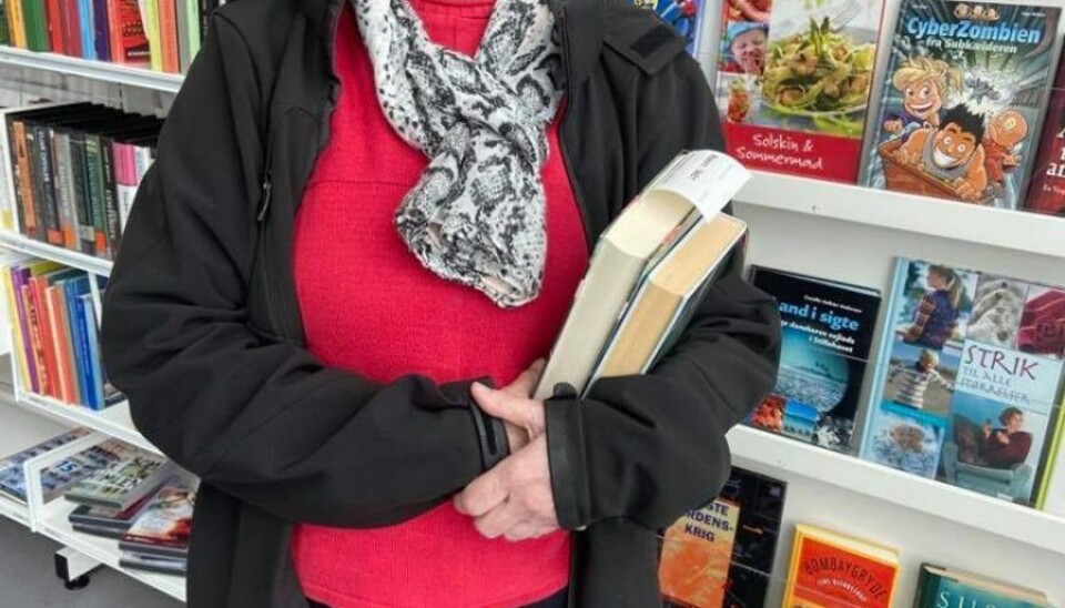Else frustreret over bibliotek: -Det kan ikke passe 70-årie Else Pedersen har tænkt sig at besøge biblioteket sjældnere, hvis der kommer færre nye bøger på hylderne. Foto: Maiken Krongaard