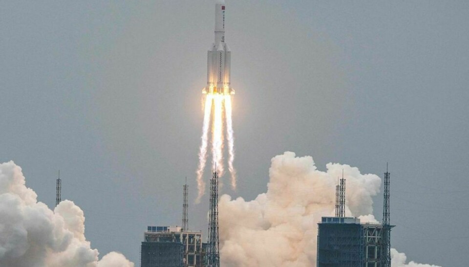 Her til morgen er den kinesiske raket styrtet ned. Foto: STR / AFP) / China OUT