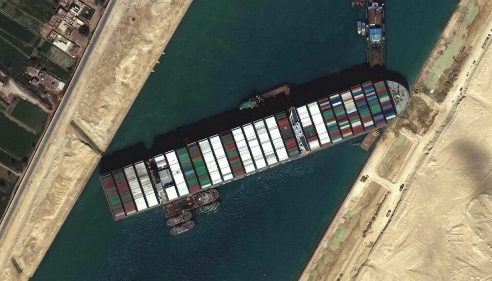 Containerskibet ‘Ever Given’ er tilsyneladende kommet fri efter at have siddet fast i Suez-kanalen i flere dage. Arkivfoto: Ritzau Scanpix.
