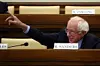 Bernie Sanders har fremlagt sine skattepapirer, efter at hans modkandidat, Hillary Clinton, i en debat torsdag stillede sig uforstående over for, at senatorens skattepapirer ikke var offentlige. Foto: Stefano Rellandini/Reuters