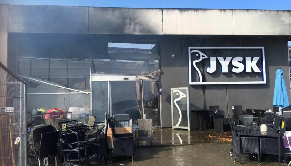 Jysk-forretningen blev totalt raseret af flammerne. Du kan se masser af billeder fra den voldsomme brand i galleriet her. Foto: Peter Bergman