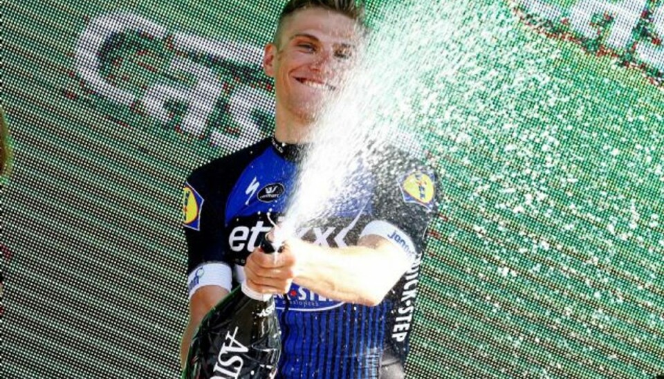Kittel flår førertrøjen af Dumoulin med ny etapesejr Marcel Kittel har i øjeblikket stor succes i Giroen med to etapesejre og førstepladsen i klassementet. Foto: Luk Benies/AFP