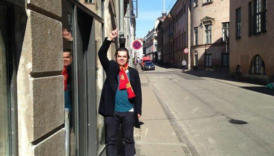 Provokunster frikendt for happening med isis-flag