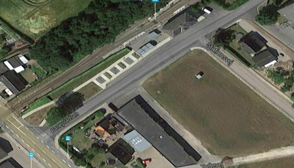 En kvinde er mandag aften blevet dræbt af at blive påkørt af et tog ved Kværndrup Station på Fyn. Foto: Google Maps.