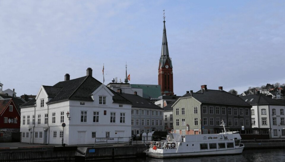 Politiker tiltalt for at bortføre sin egen datter En politiker fra den norske by Aust-Agder er tiltalt for at bortføre sin egen datter. Foto: Google Maps.