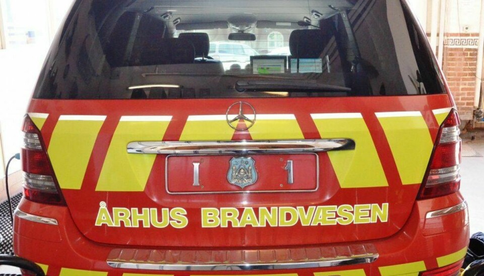 Aarhus Brandvæsen reddede lørdag en noget mere end almindeligt beruset herre ned fra et træ. Foto: Jørgen Rosengren