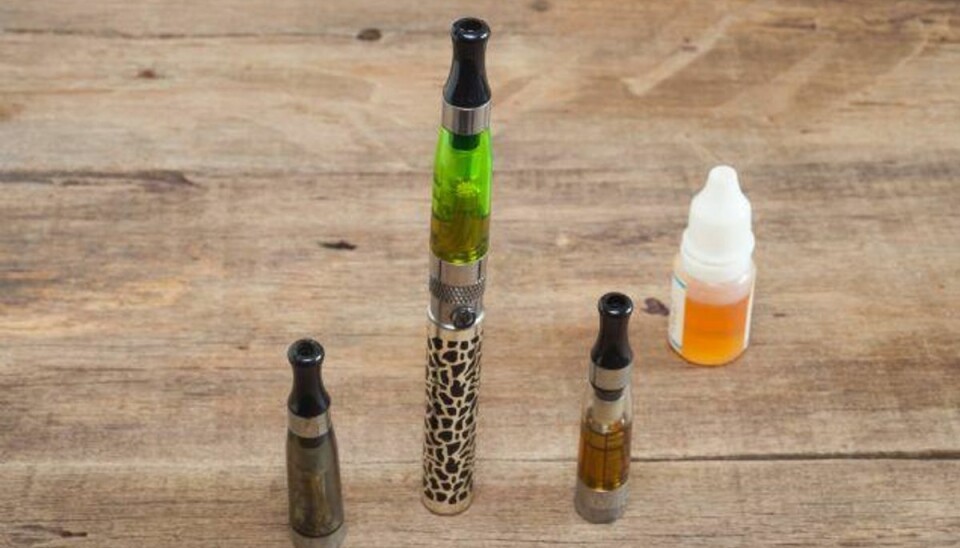 Nu bliver e-cigaretter sidestillet med tobak Loven om e-cigaretter en den ene af to love, som bliver indført på baggrund af EU’s tobaksdirektiv. Foto: Colourbox/free